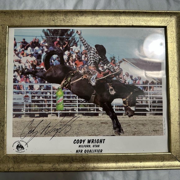 Cody Wright 2x World Champion Saddle Bronc Rider Autographed Picture & XL tshirt - Picture 3 of 5